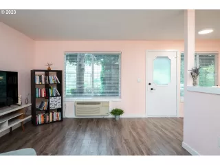 Photo #6: 23315986 Listing