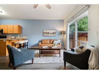 Photo #5: 23316488 Listing