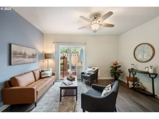 Photo #6: 23316488 Listing