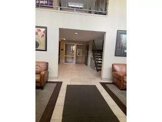 Photo #4: 23316685 Listing