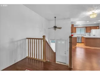 Photo #4: 23316963 Listing