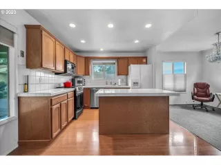 Photo #6: 23316963 Listing