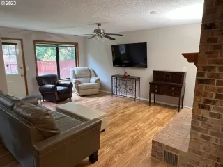 Photo #4: 23317477 Listing 