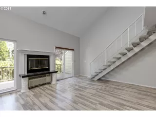 Photo #2: 23317569 Listing