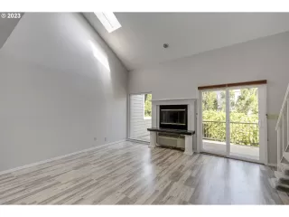 Photo #3: 23317569 Listing