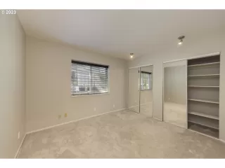 Photo #4: 23317569 Listing