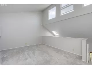 Photo #6: 23317569 Listing