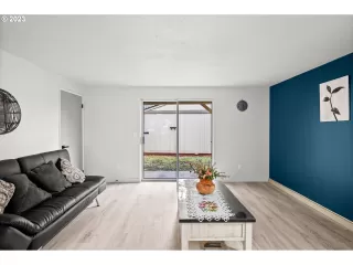 Photo #2: 23318819 Listing