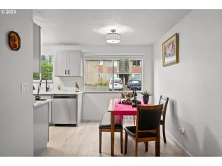 Photo #5: 23318819 Listing