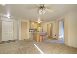 Photo #5: 23319246 Listing