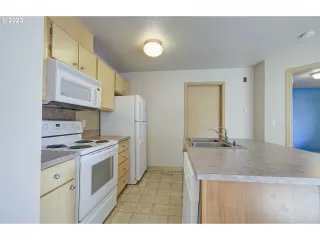 Photo #6: 23319246 Listing