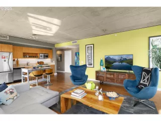 Photo #3: 23319908 Listing