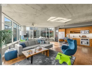 Photo #4: 23319908 Listing