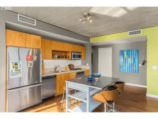 Photo #6: 23319908 Listing