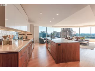 Photo #4: 23320440 Listing