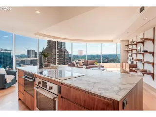 Photo #5: 23320440 Listing