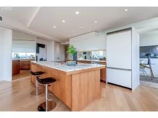 Photo #6: 23320440 Listing