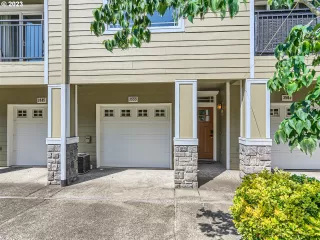 Photo #2: 23320793 Listing