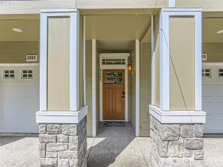 Photo #3: 23320793 Listing