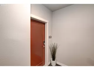 Photo #5: 23321292 Listing