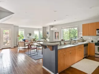 Photo #1: 23321344 Listing 