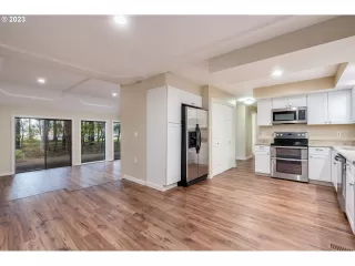 Photo #2: 23322295 Listing