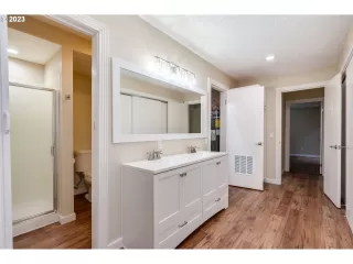 Photo #4: 23322295 Listing