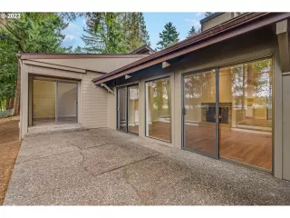 Photo #5: 23322295 Listing