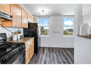 Photo #4: 23322719 Listing