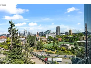 Photo #5: 23322719 Listing