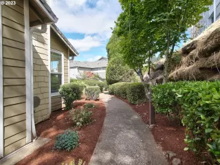 Photo #3: 23324056 Listing