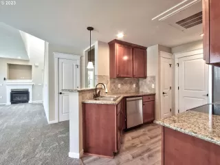 Photo #6: 23324056 Listing