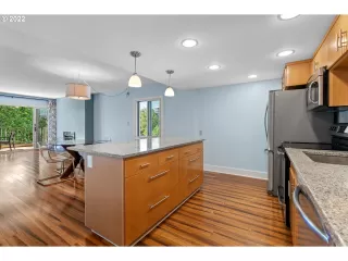 Photo #3: 23324407 Listing