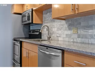 Photo #4: 23324407 Listing