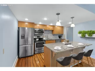 Photo #5: 23324407 Listing