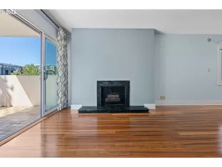 Photo #6: 23324407 Listing