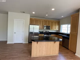 Photo #5: 23324917 Listing