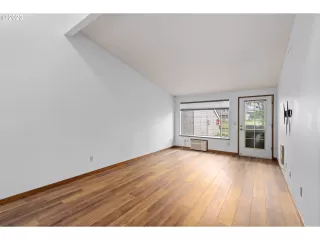 Photo #4: 23325899 Listing