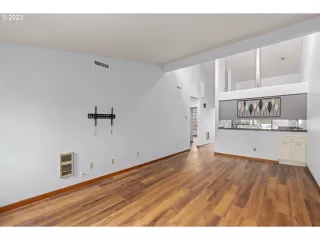 Photo #5: 23325899 Listing