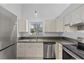 Photo #6: 23325899 Listing