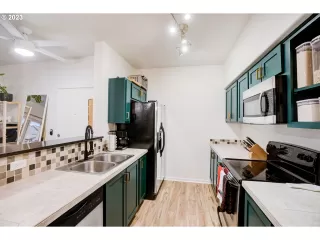 Photo #2: 23326398 Listing