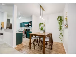 Photo #4: 23326398 Listing