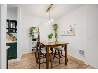 Photo #5: 23326398 Listing