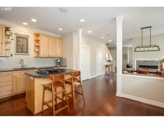 Photo #1: 23327028 Listing