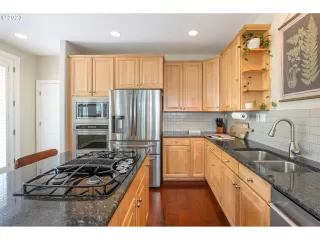 Photo #4: 23327028 Listing