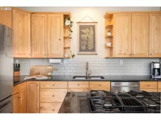 Photo #5: 23327028 Listing