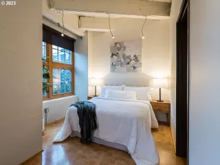 Photo #4: 23327716 Listing