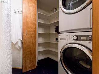 Photo #5: 23327716 Listing