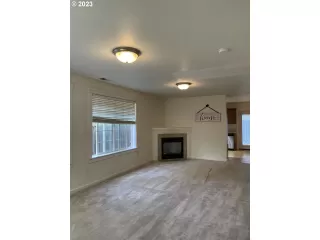 Photo #3: 23327975 Listing