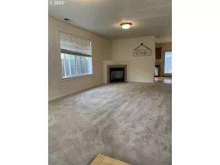 Photo #4: 23327975 Listing